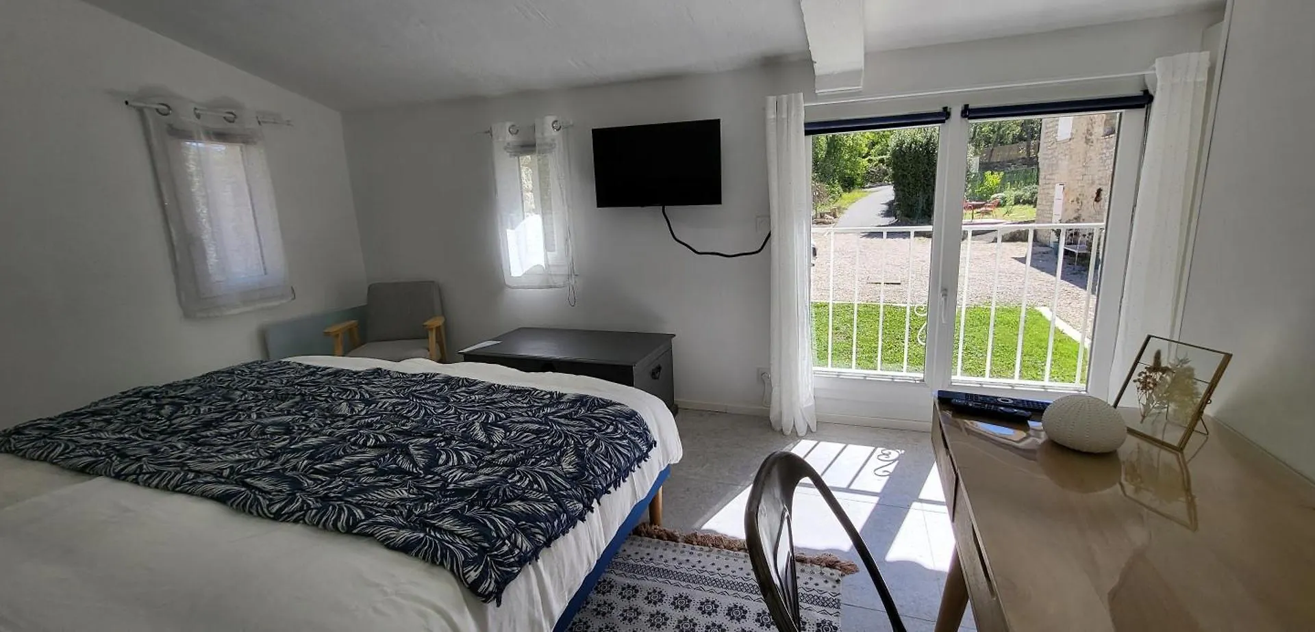 Hotel Les Pierres De Cezaire Saint-Cézaire-sur-Siagne Pensión